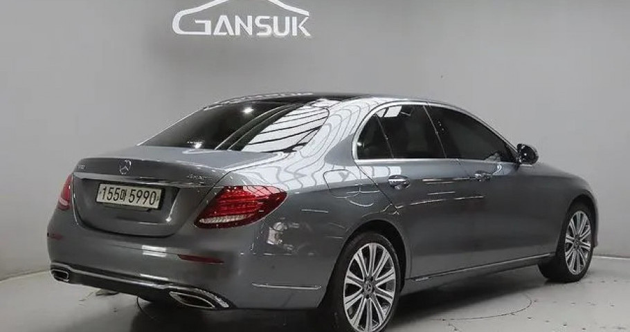Mercedes-Benz E-Class 