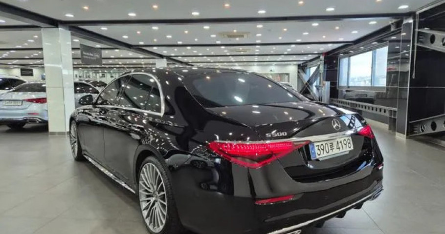 Mercedes-Benz S-Class 