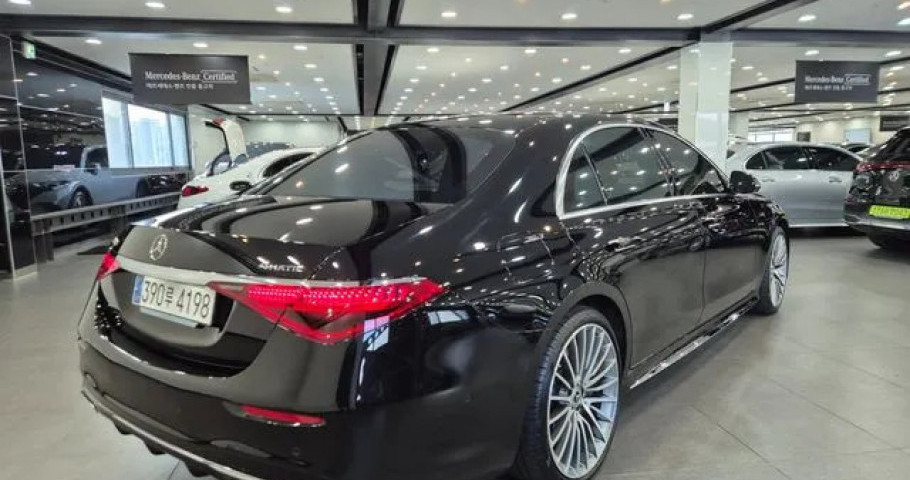 Mercedes-Benz S-Class 