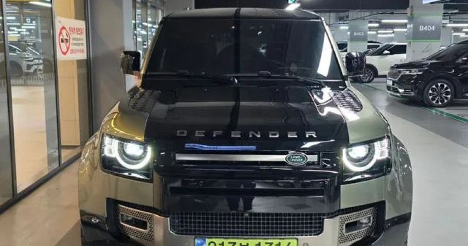 Land Rover Defender 