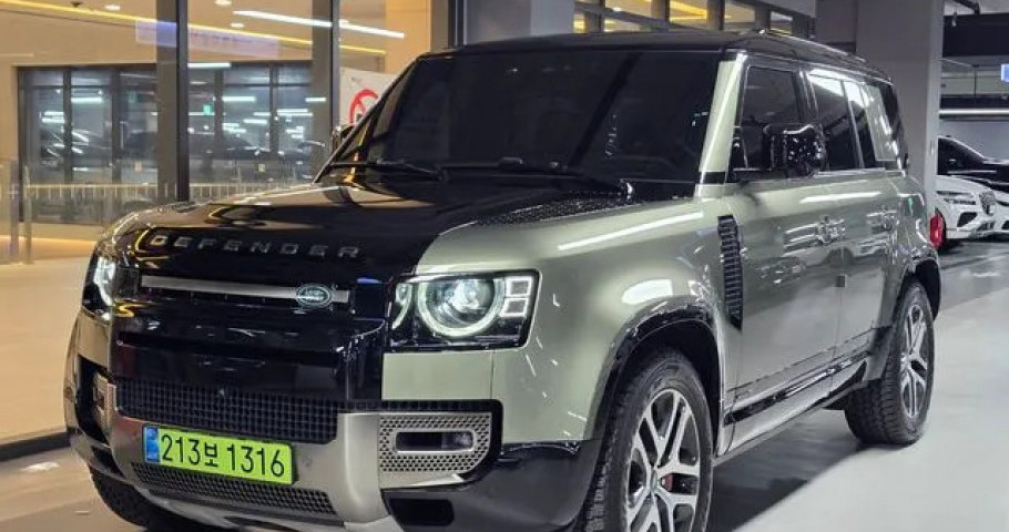 Land Rover Defender 
