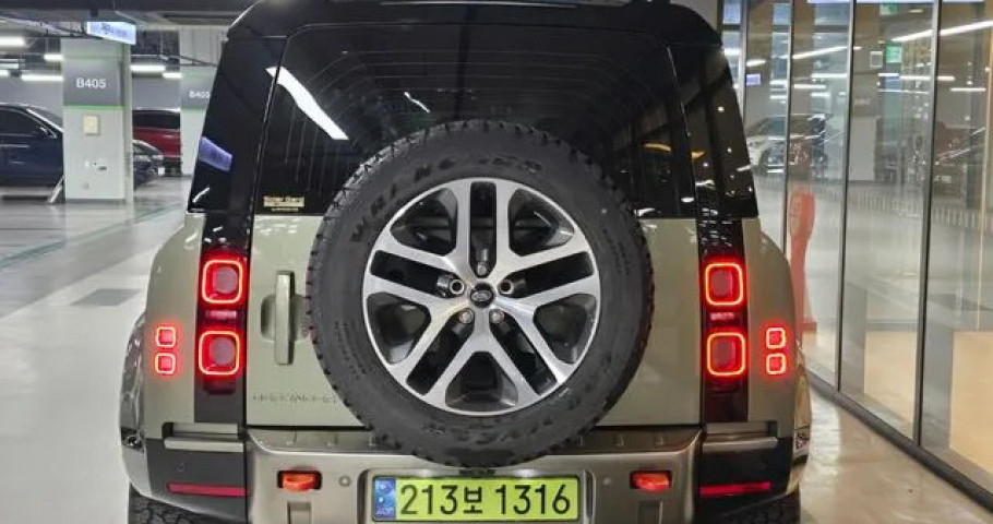 Land Rover Defender 