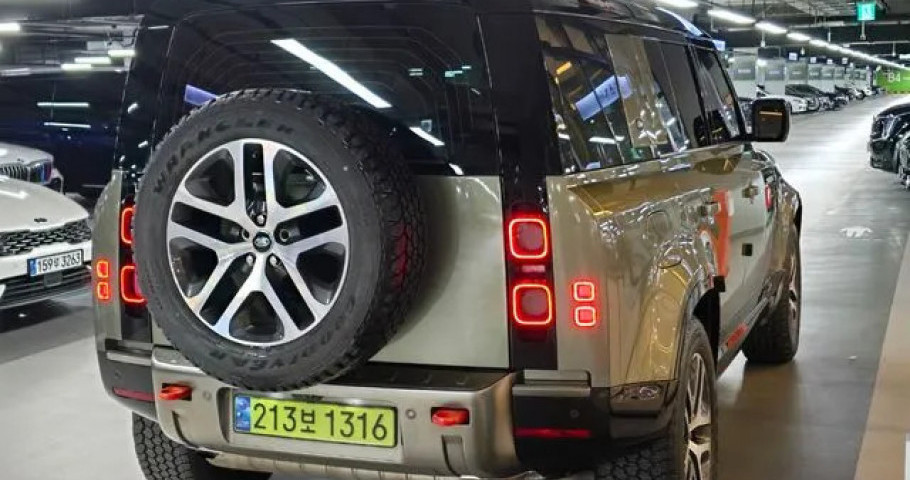 Land Rover Defender 