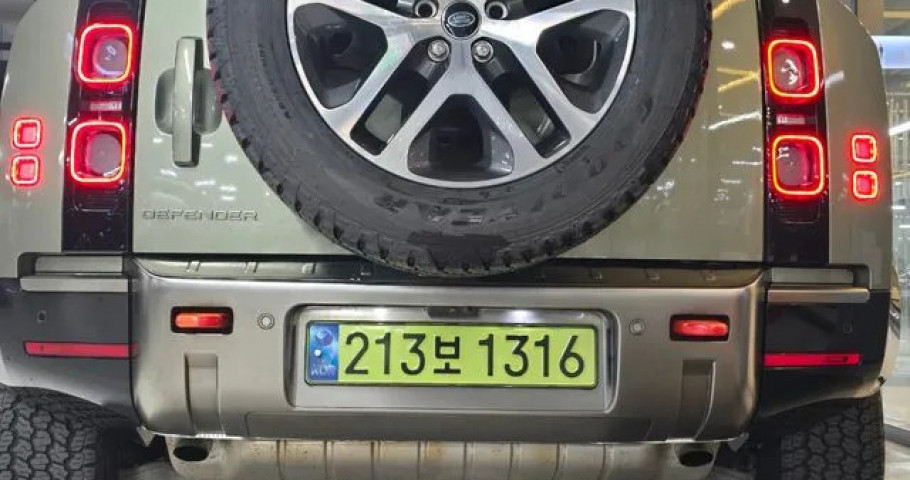 Land Rover Defender 