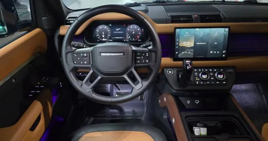 Land Rover Defender 