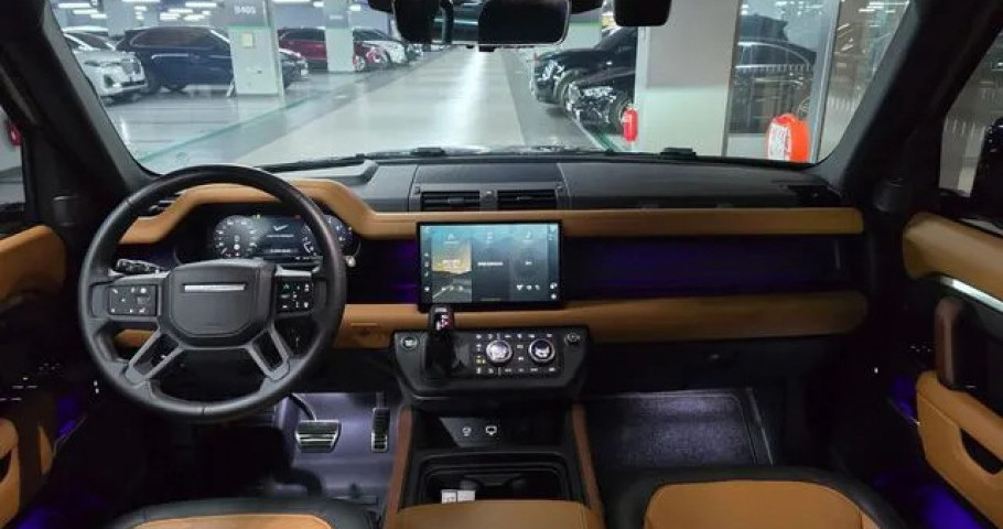 Land Rover Defender 