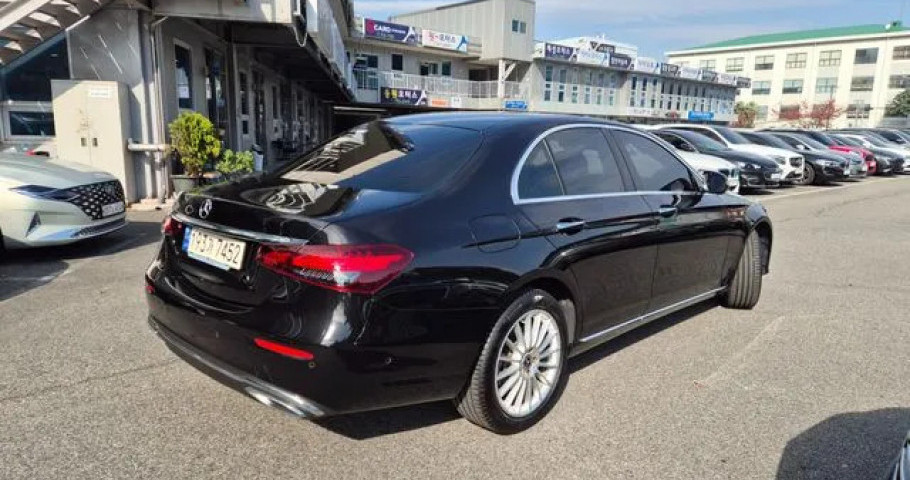 Mercedes-Benz E-Class 