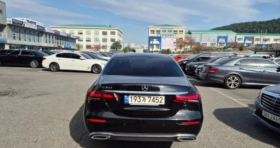 Mercedes-Benz E-Class 