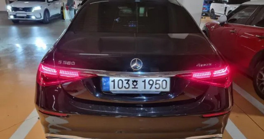 Mercedes-Benz S-Class 