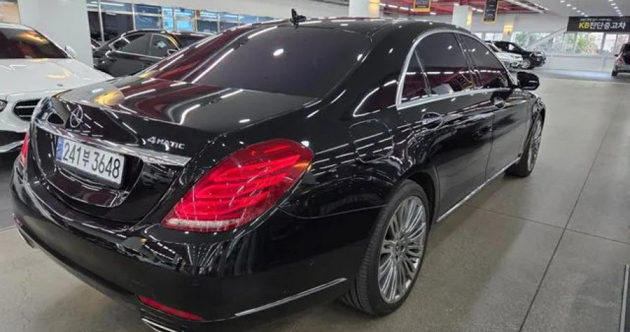 Mercedes-Benz S-Class 