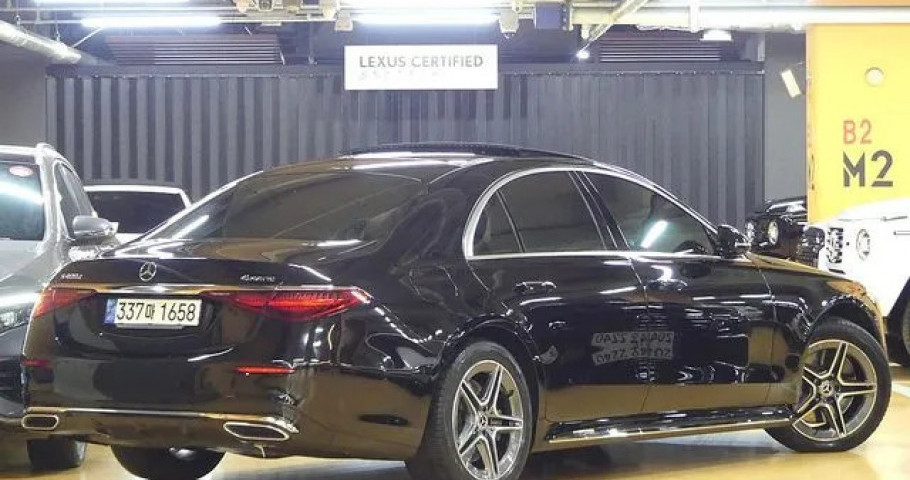 Mercedes-Benz S-Class 