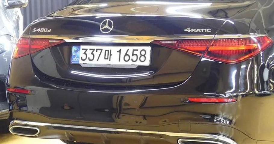 Mercedes-Benz S-Class 