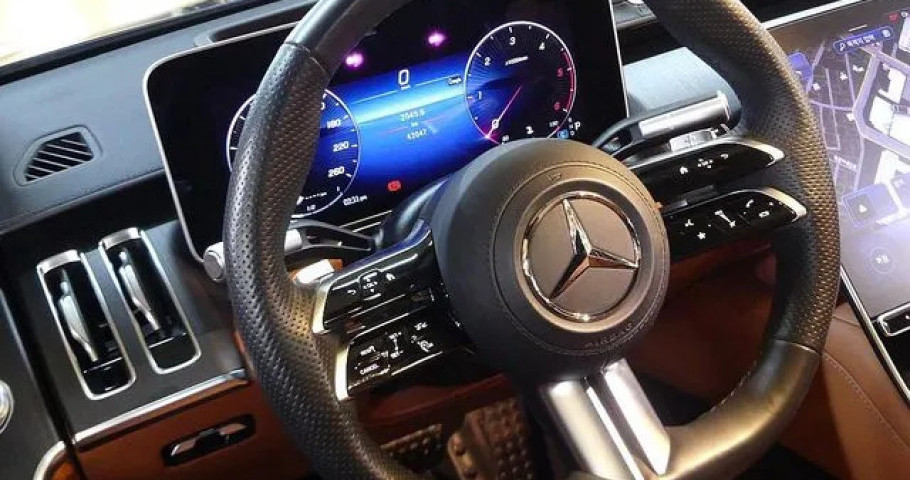 Mercedes-Benz S-Class 