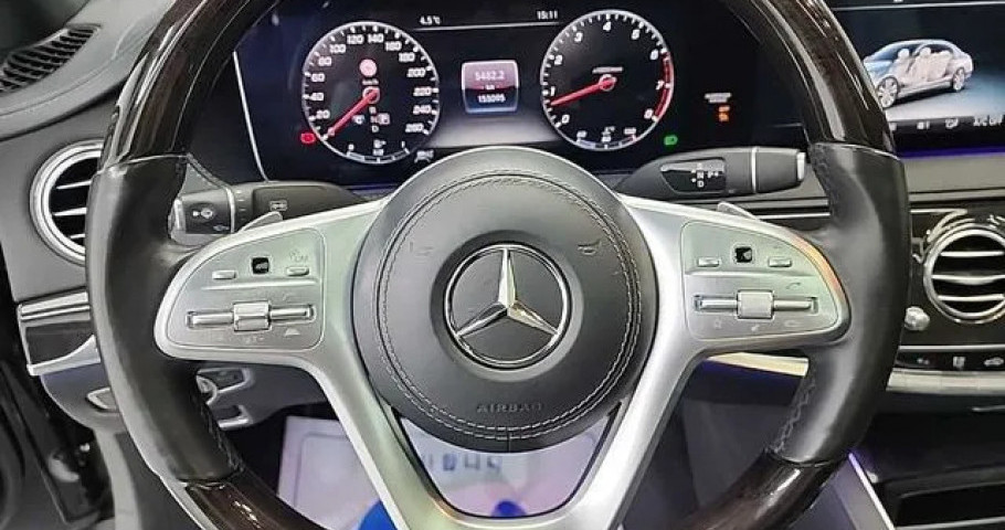 Mercedes-Benz S-Class 