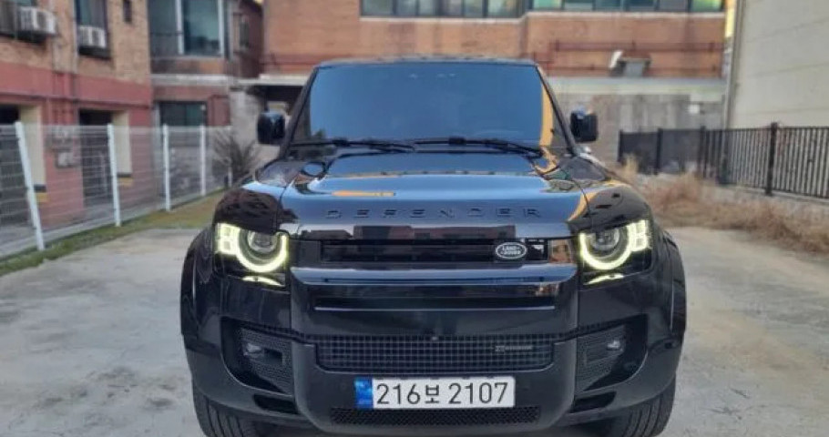 Land Rover Defender 
