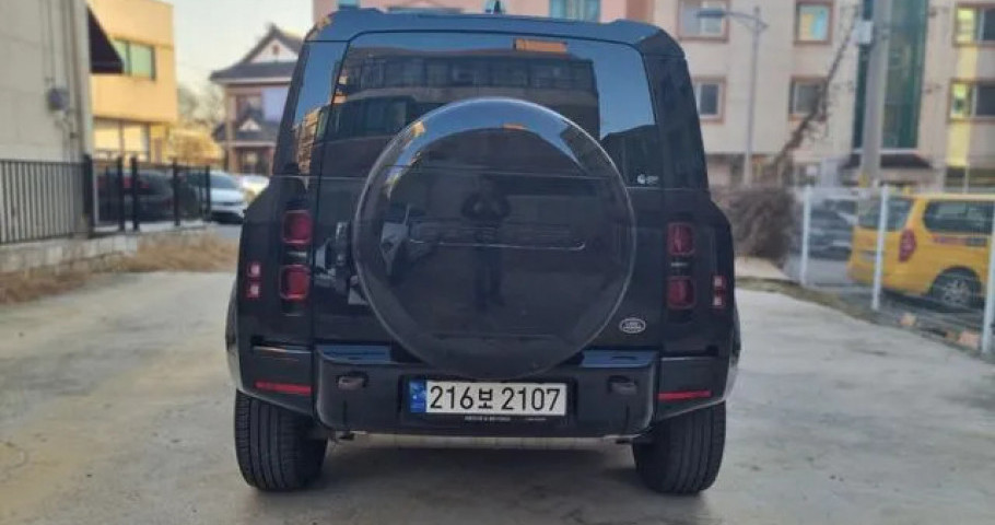 Land Rover Defender 