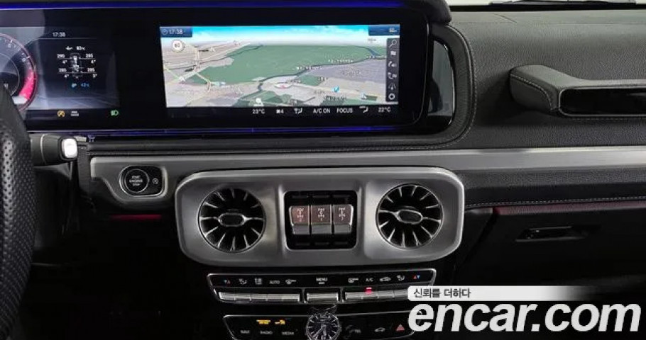 Mercedes-Benz G-Class 