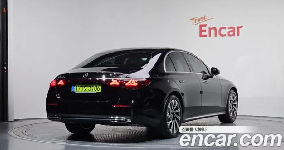 Mercedes-Benz E-Class 