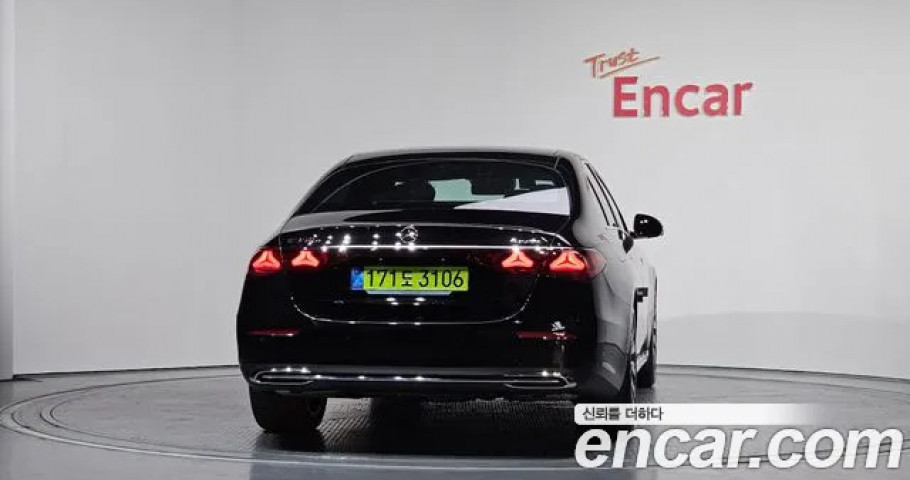 Mercedes-Benz E-Class 