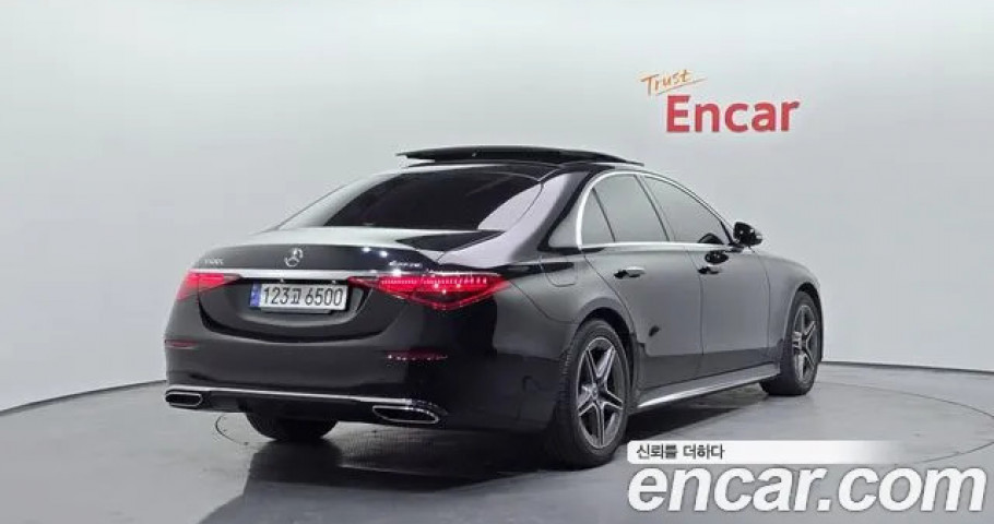 Mercedes-Benz S-Class 