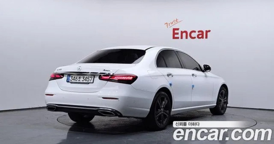 Mercedes-Benz E-Class 