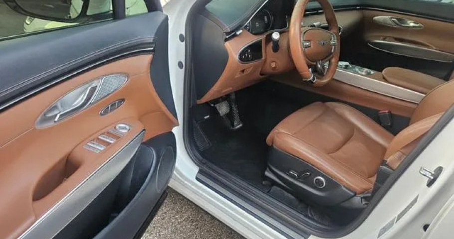 Genesis Gv70 