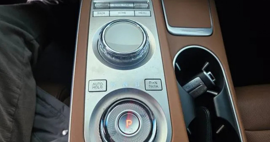Genesis Gv70 