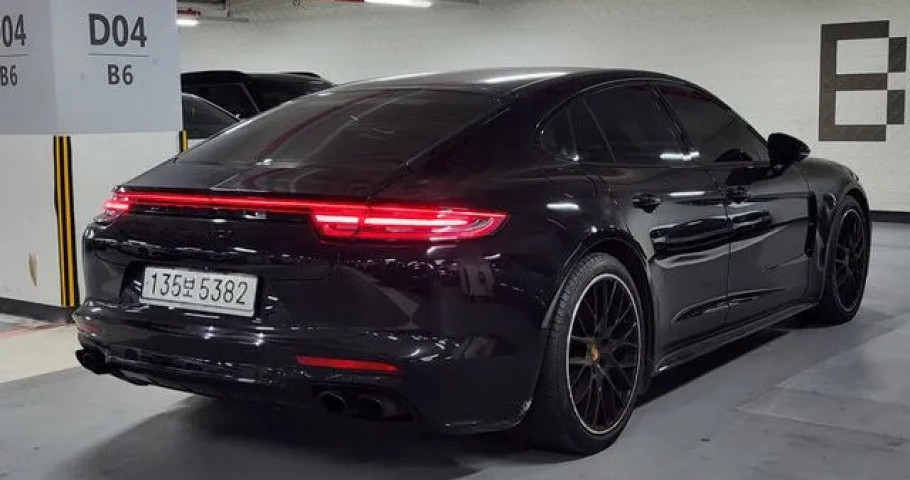 Porsche Panamera 