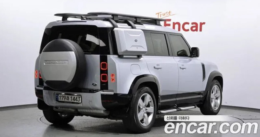 Land Rover Defender 