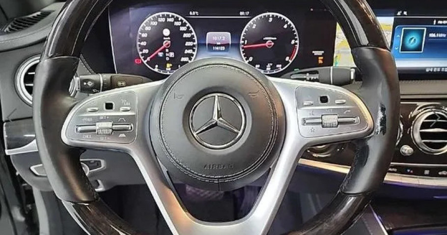 Mercedes-Benz S-Class 