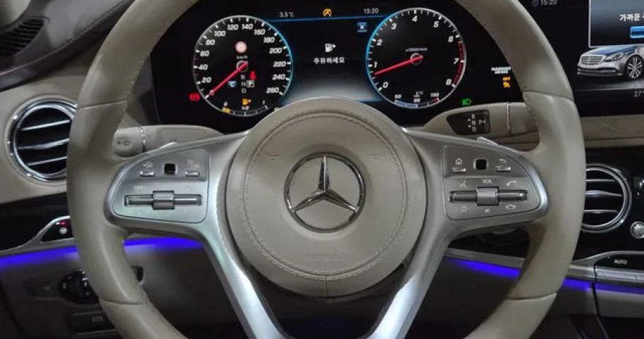 Mercedes-Benz S-Class 