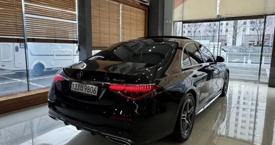 Mercedes-Benz S-Class 