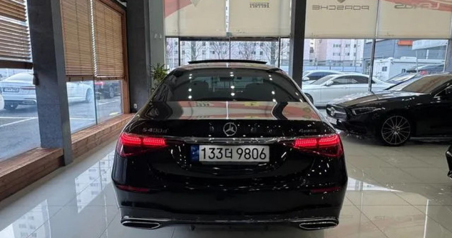 Mercedes-Benz S-Class 