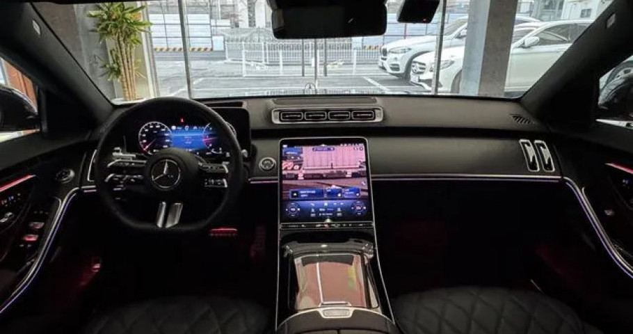 Mercedes-Benz S-Class 