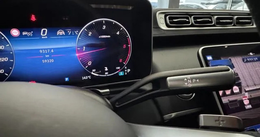 Mercedes-Benz S-Class 