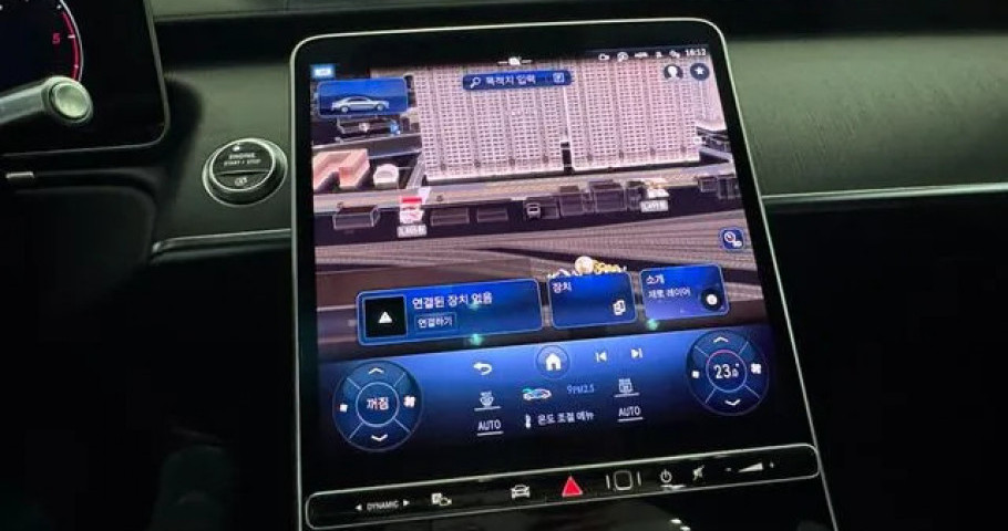 Mercedes-Benz S-Class 