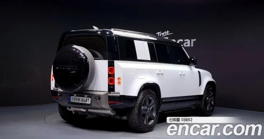 Land Rover Defender 
