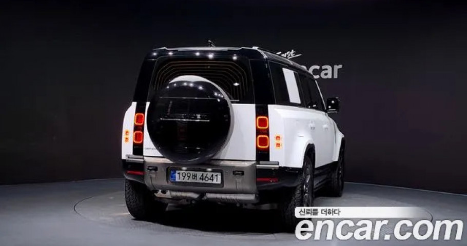 Land Rover Defender 