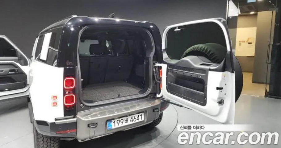 Land Rover Defender 