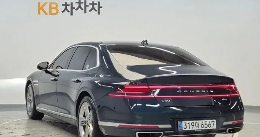 Genesis G90 