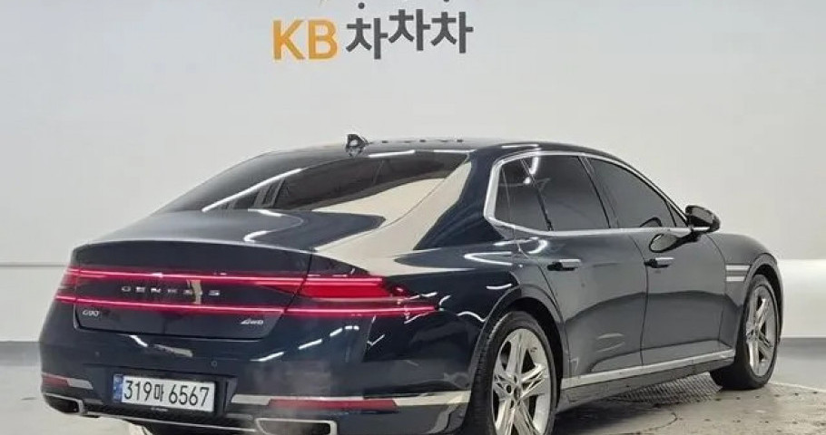 Genesis G90 