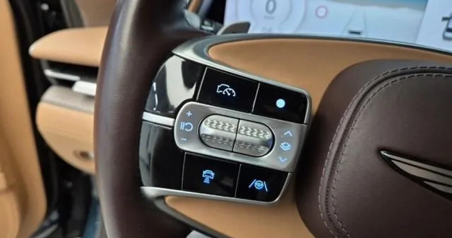 Genesis G90 