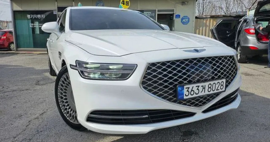 Genesis G90 