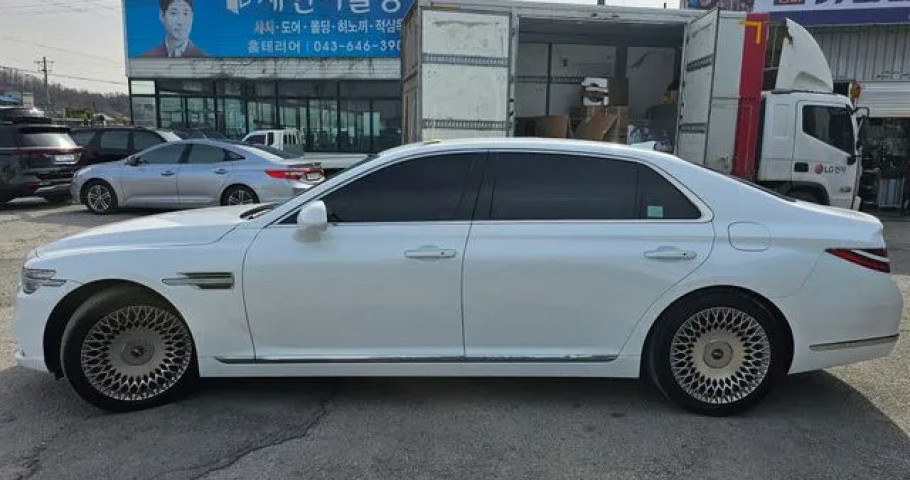 Genesis G90 