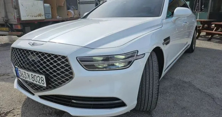 Genesis G90 