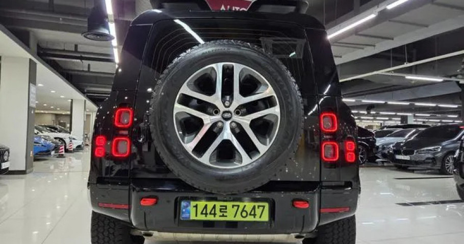 Land Rover Defender 