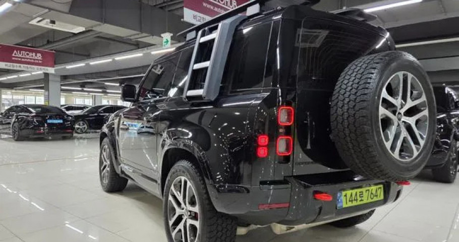 Land Rover Defender 