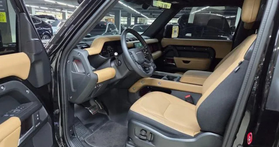 Land Rover Defender 