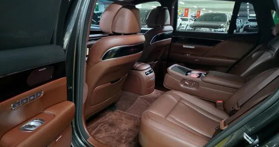 Genesis G90 