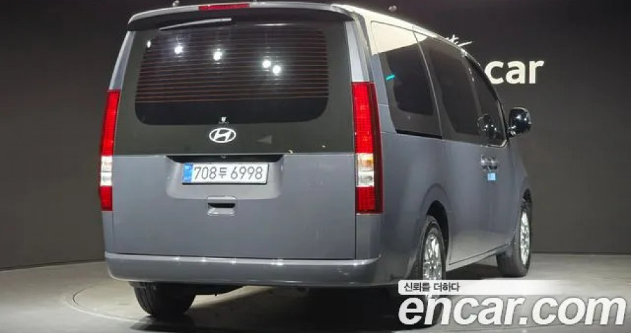 Hyundai Staria 